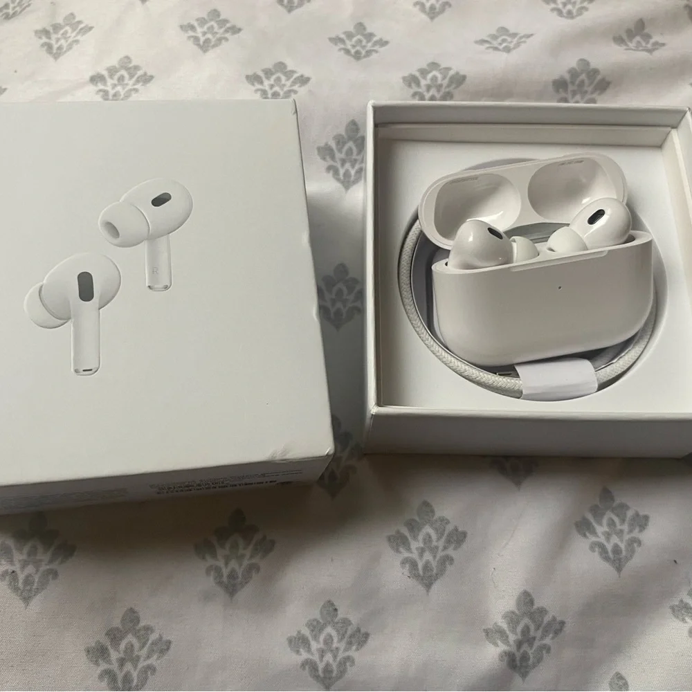 Apple AirPod Pro 2 White Wireless Headset with Noise Cancellation
